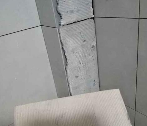 理塘瓷砖空鼓维修公司分享下厨房瓷砖脱落的补救措施。
